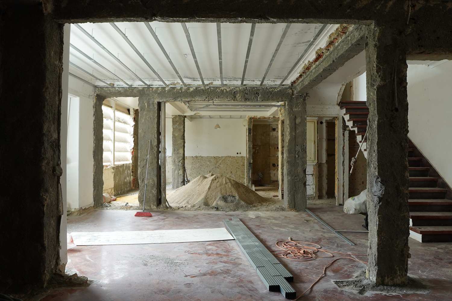 site photograph — the structure revealed