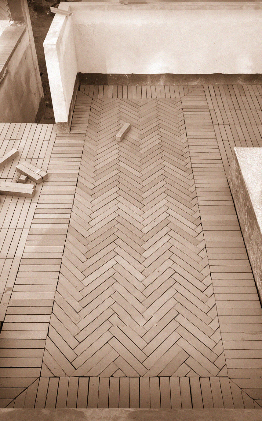 site photograph — the pattern taking the terrace