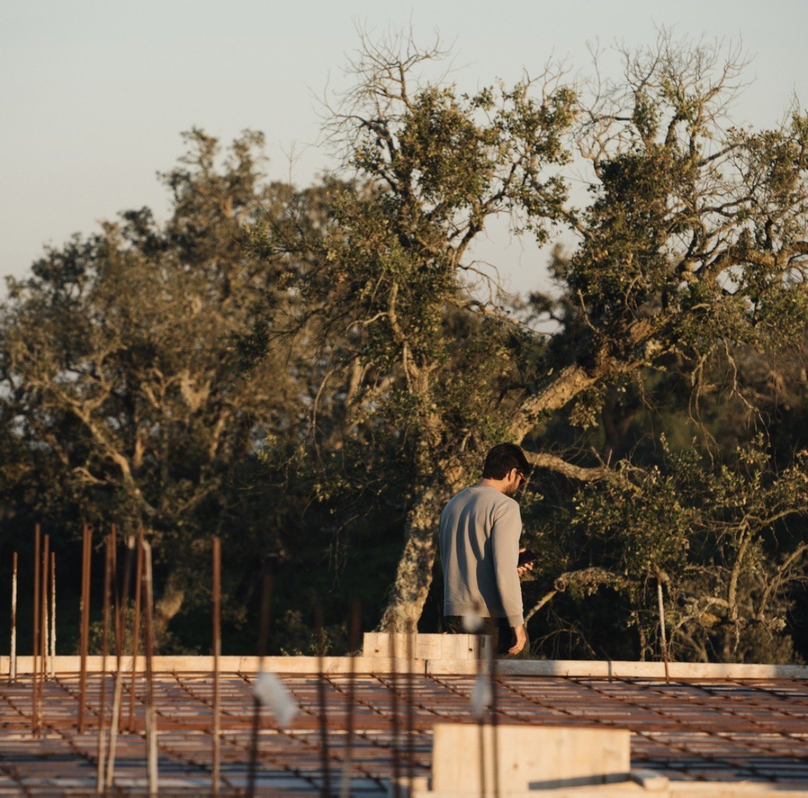 joão veríssimo on site — the slab being poured